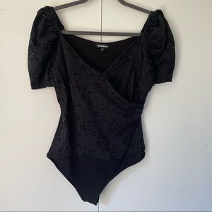 EXPRESS women's black off the shoulder bodysuit Medium
